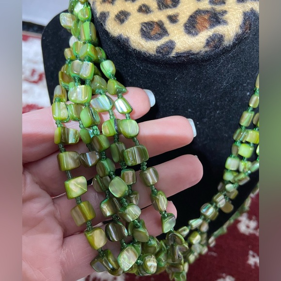 Layered Green Dyed Shell Necklace With Green Seed Beads - Picture 3 of 4